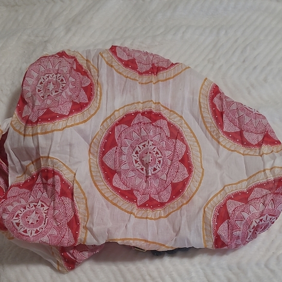 Red and White Patterned Scarf Lava Oil Diffusing - Picture 3 of 5